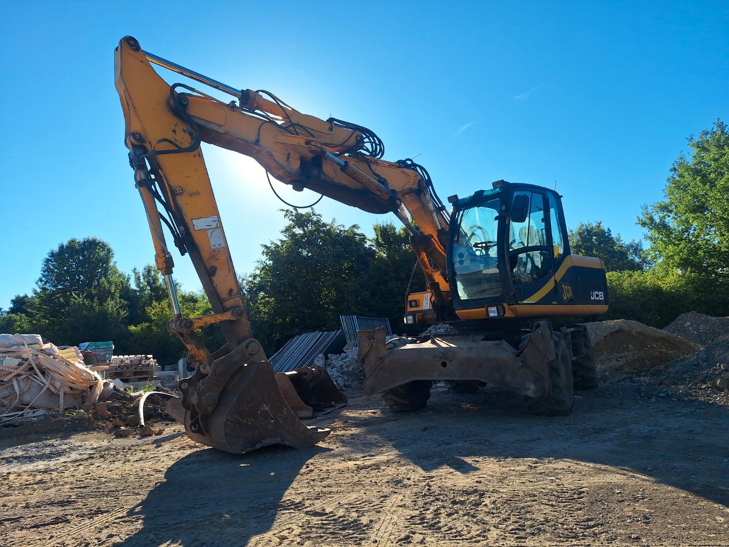 JCB JS 130 4X4
