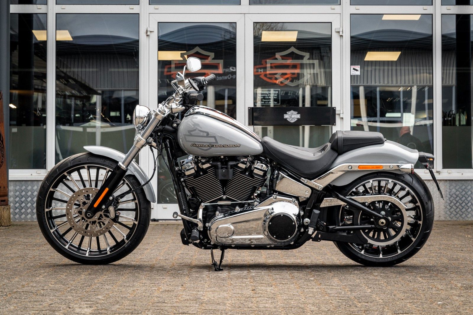 Fahrzeugabbildung Harley-Davidson BREAKOUT FXBR 117 ci - MY25 - Sofort Verfügbar