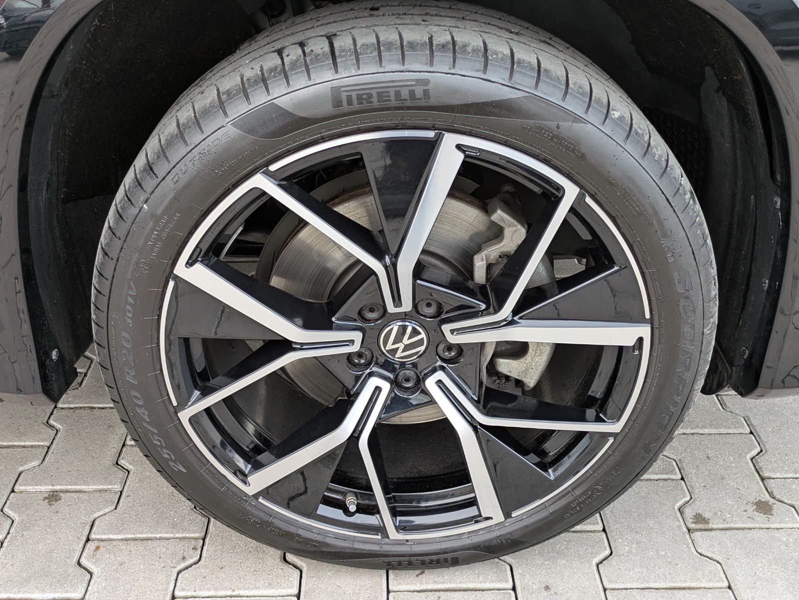 Fahrzeugabbildung Volkswagen Tayron 2.0 TDI 4M R-Line BLACK*7Si*MATRIX*PANO