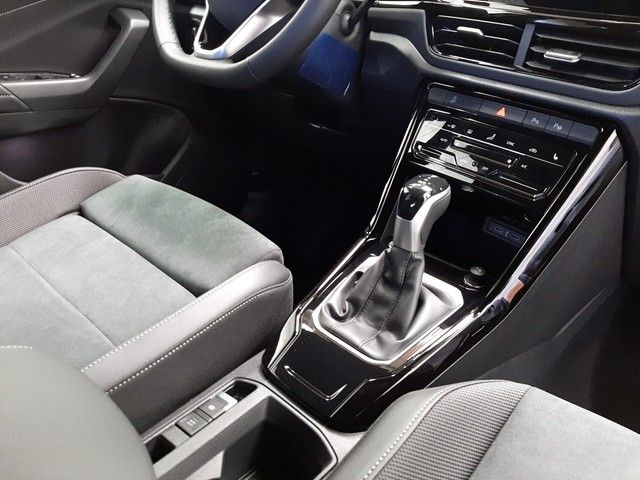 Fahrzeugabbildung Volkswagen T-Roc Black Style 2.0TDI DSG AHK Matrix Massage
