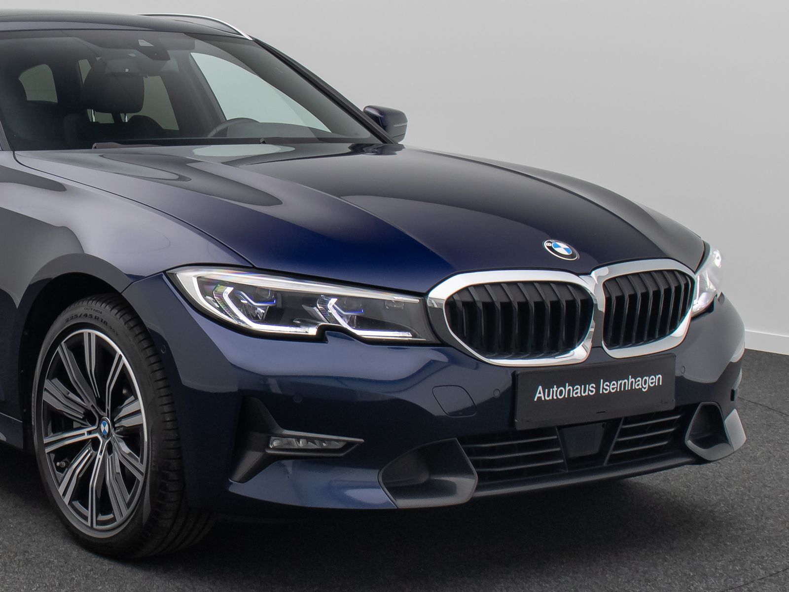 Fahrzeugabbildung BMW 330d xD SportLine DAB Laser DisKey HiFi Panorama