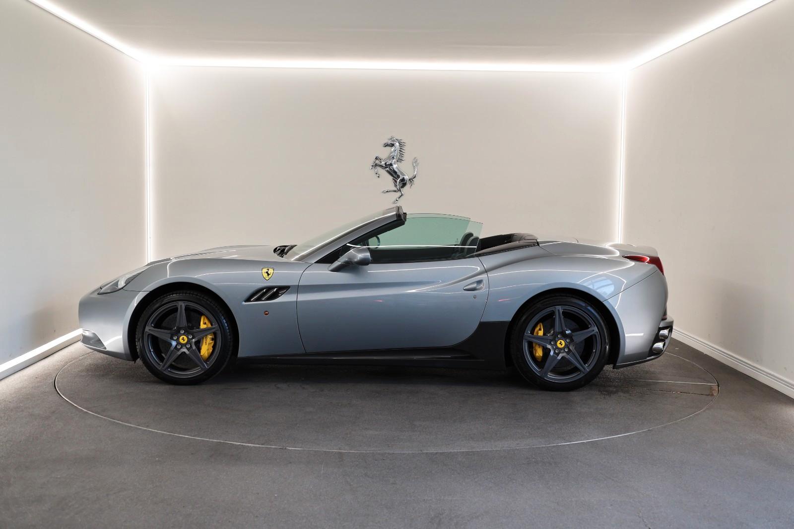 Ferrari California / Grigio Titainio / 1 Year Warranty