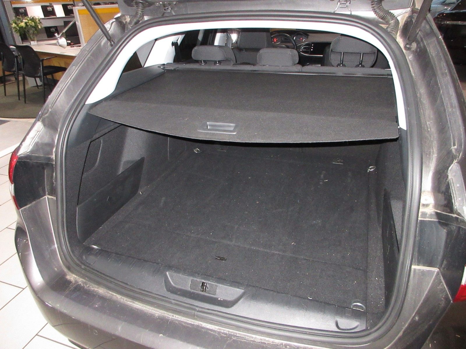 Fahrzeugabbildung Peugeot 308 SW Allure 1.2T LED/NAVI/PDC/R´CAM/BLIS