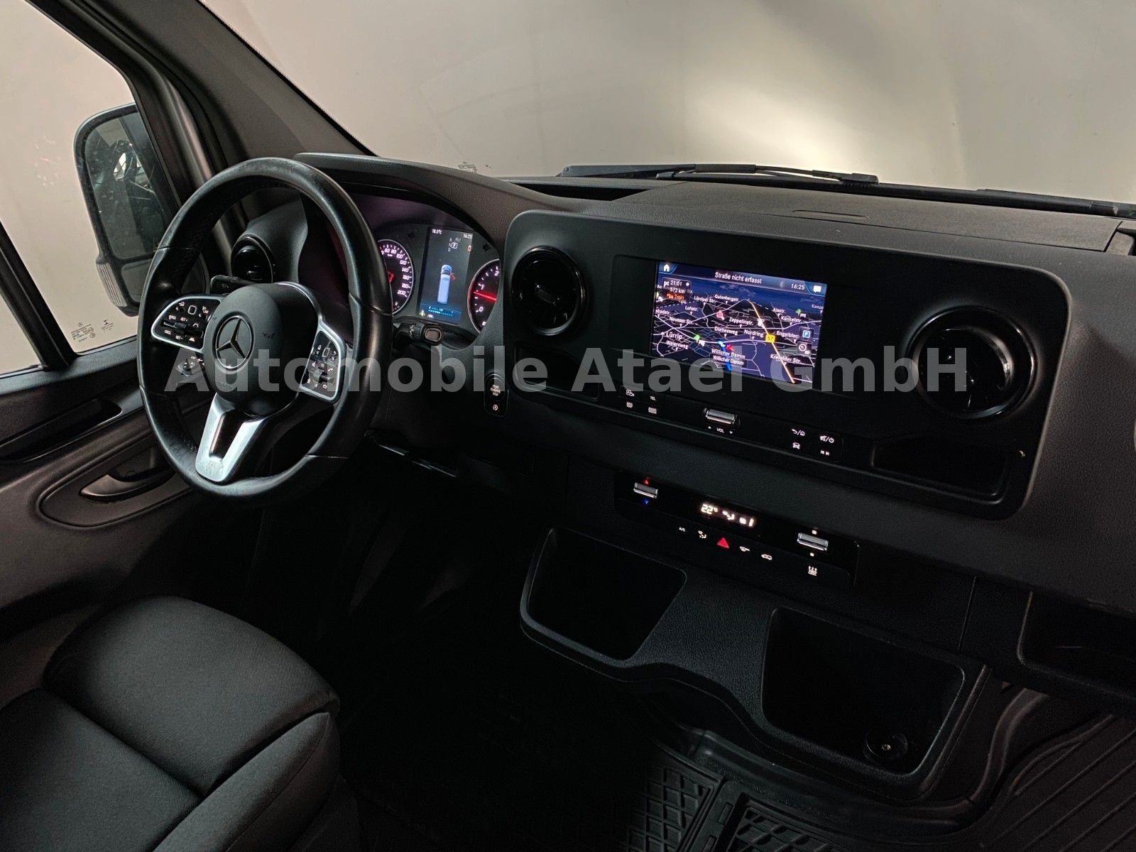 Fahrzeugabbildung Mercedes-Benz Sprinter 319 Automatik TOP ZUSTAND+ACC+LED(3714)