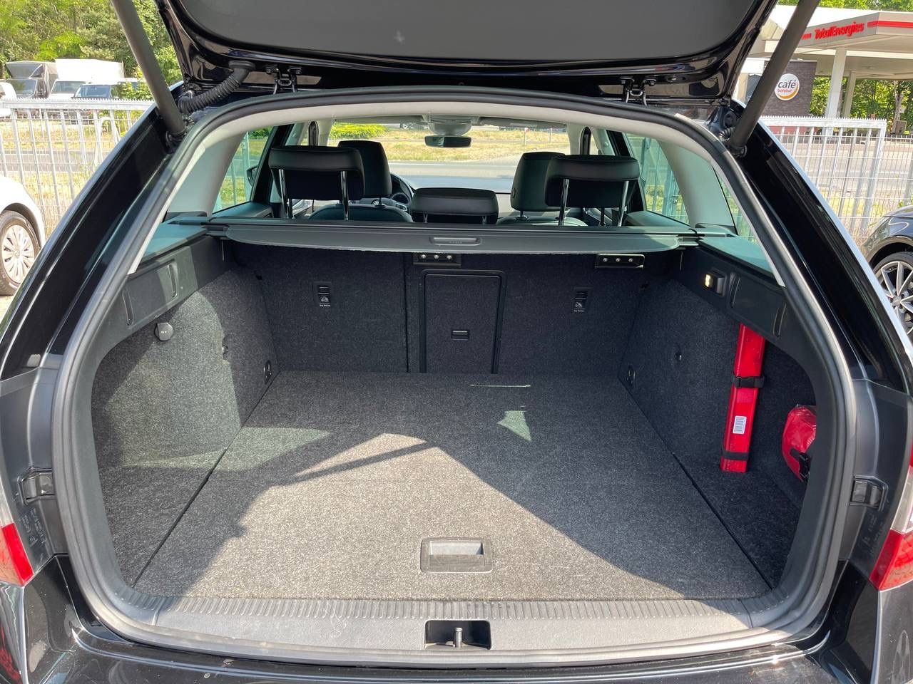 Fahrzeugabbildung SKODA Octavia 2.0 TDI  Style*StHz*Navi*SmartLink*ACC*
