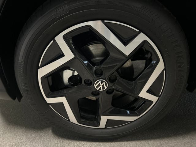 Fahrzeugabbildung Volkswagen Taigo 1,5 TSI R-LINE NAVI IQ DRIVE KAMERA DCP LE