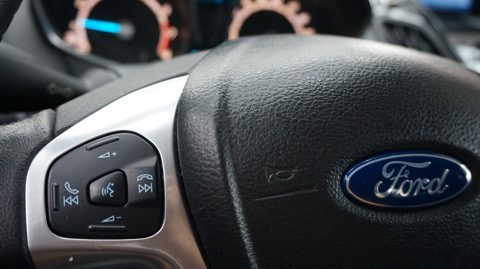 Fahrzeugabbildung Ford B-Max Titanium 4,9 Liter / 100 Km