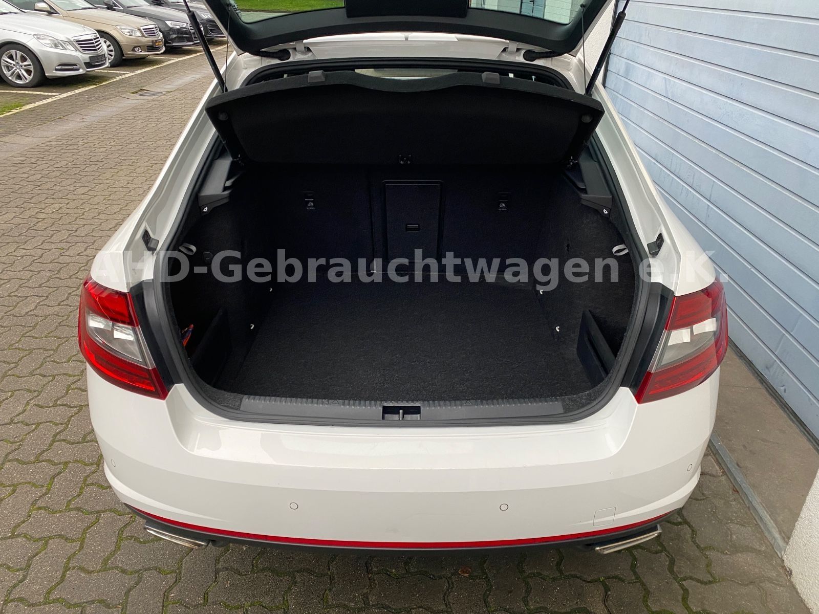 Fahrzeugabbildung SKODA Octavia Limousine RS 4x4 Challenge 2.0 TDI DSG
