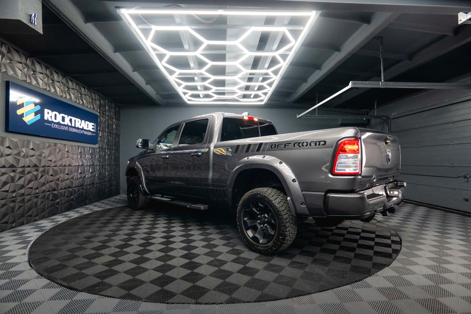 Fahrzeugabbildung Dodge RAM 5.7 V8 HEMI 4x4 OFFROAD LONGBED AXLE LOCK