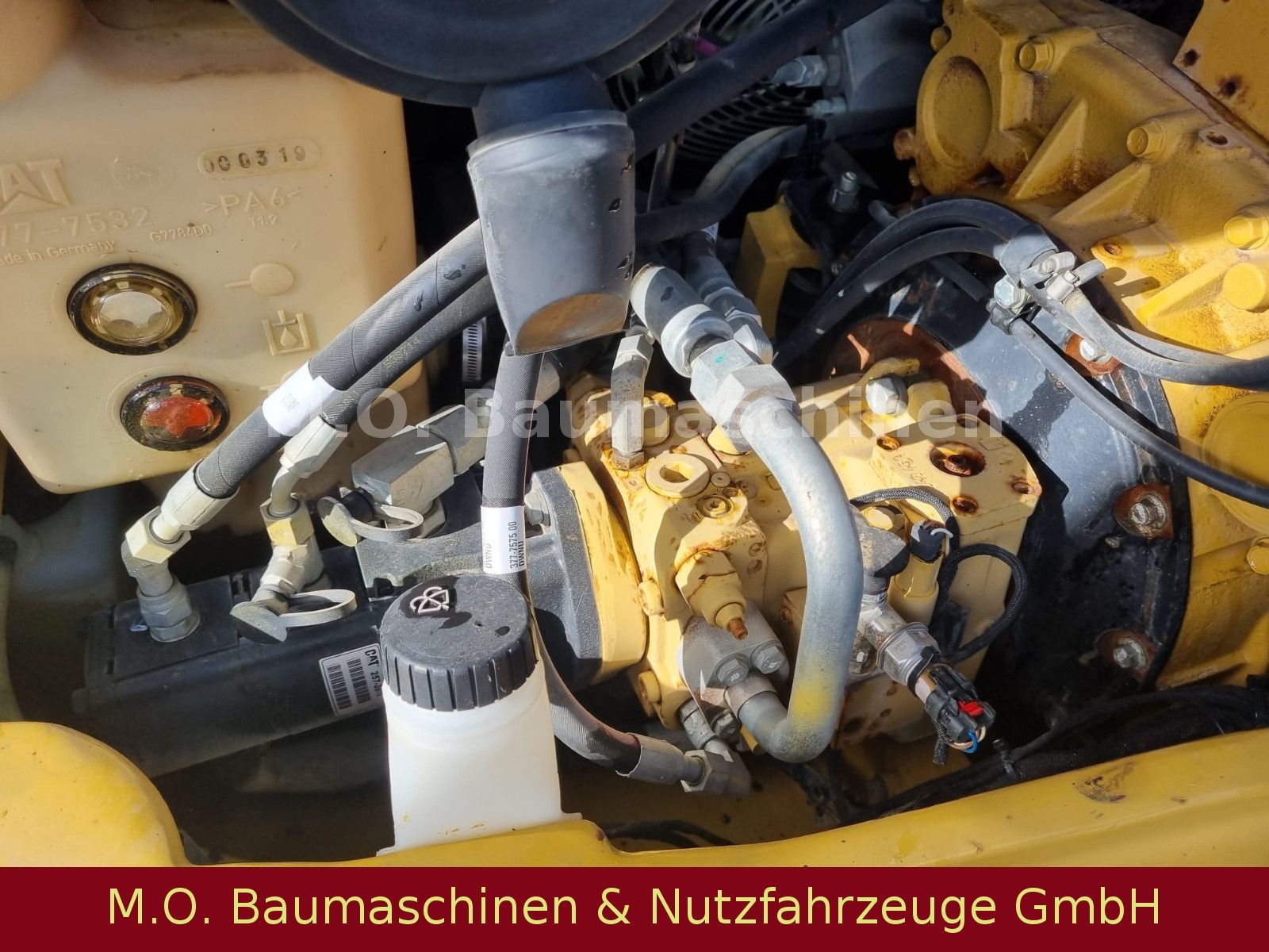 Fahrzeugabbildung CAT 906 H2 / Klappschaufel + Palettengabel/ SW /