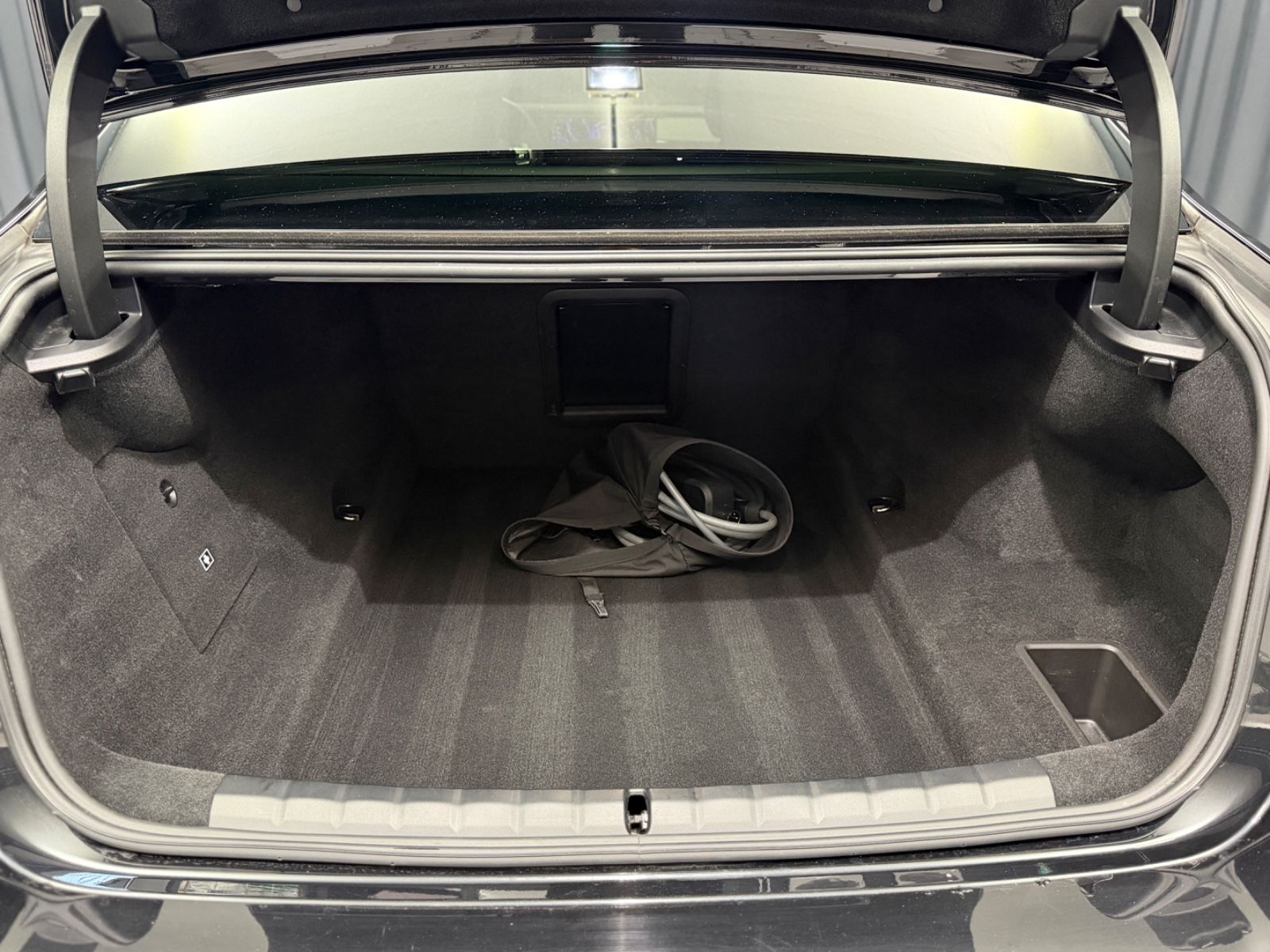 Fahrzeugabbildung BMW 750e xDrive M Sport Pro|TV|B&W|MASSAGE|SKY-LOUNG