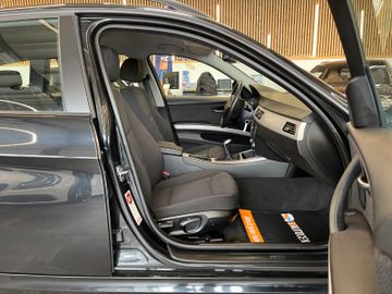 BMW 318i  Touring *NAVI*KLIMA*TEMPOMAT*>SZHZ*