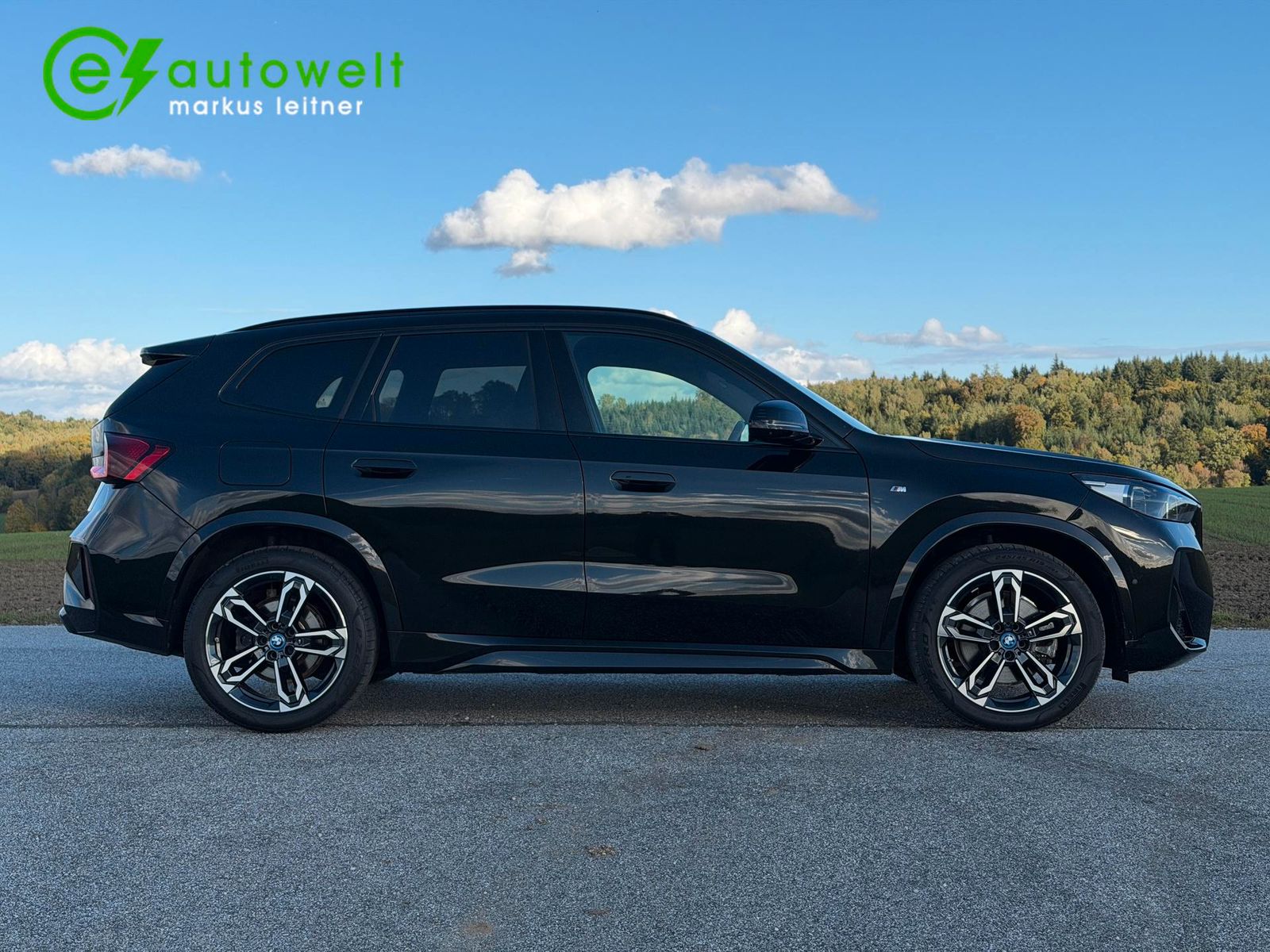 BMW iX1 xDrive30 M Sport AHK Pano Innovation DAPro imagem 2