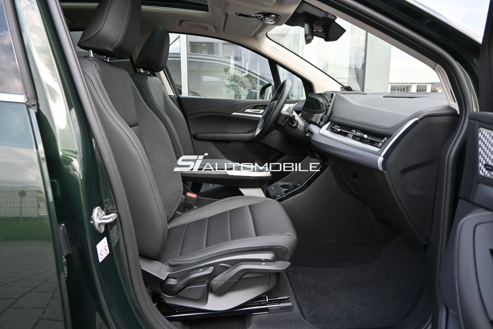 Fahrzeugabbildung BMW 223d xDr Active Tourer Luxury °ACC°HUD°PANO°360°