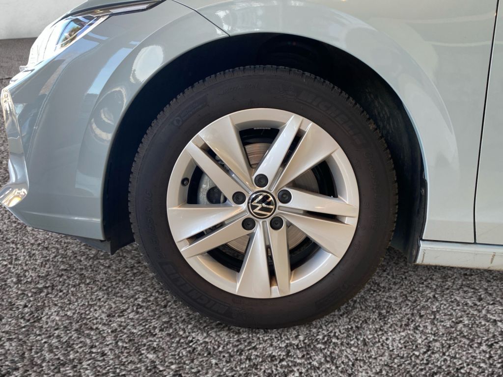 Fahrzeugabbildung Volkswagen Golf Variant 1.5TSI Life AHZV 5 Jahre NWGarantie