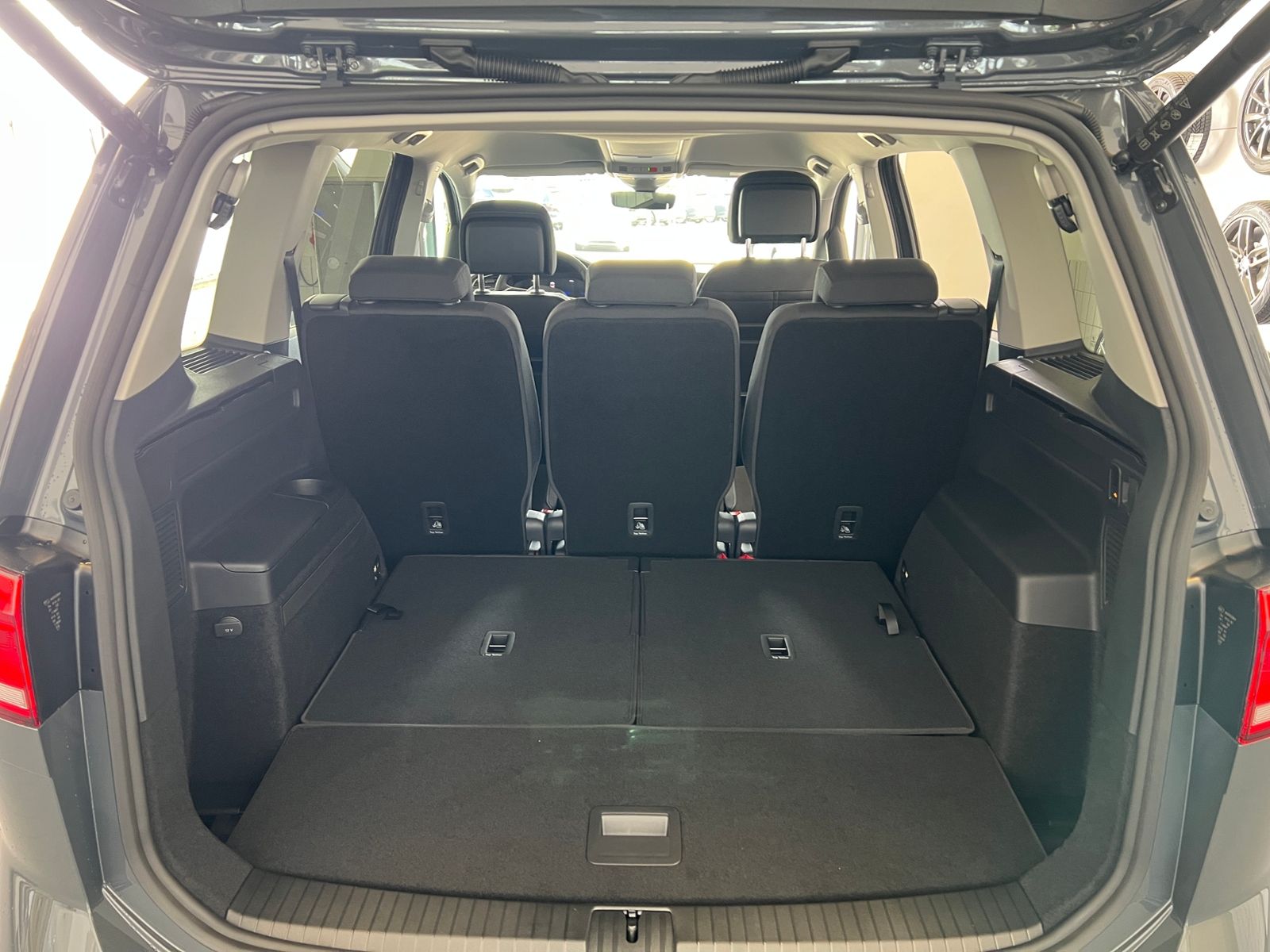 Fahrzeugabbildung Volkswagen Touran Comfortline 1.5 TSI DSG *AHK, LED, 7Sitze