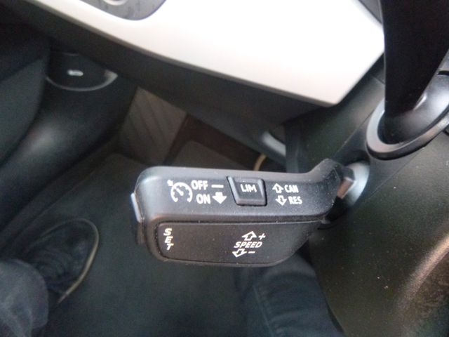 Fahrzeugabbildung Audi A4 Avant 35 TFSI >AUT/AHK/NAV/LEDER<