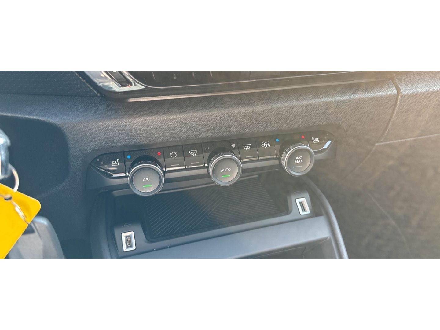 Fahrzeugabbildung Citroën C4 Elektro 136 Feel Pack HUD Navi LED  CarPlay