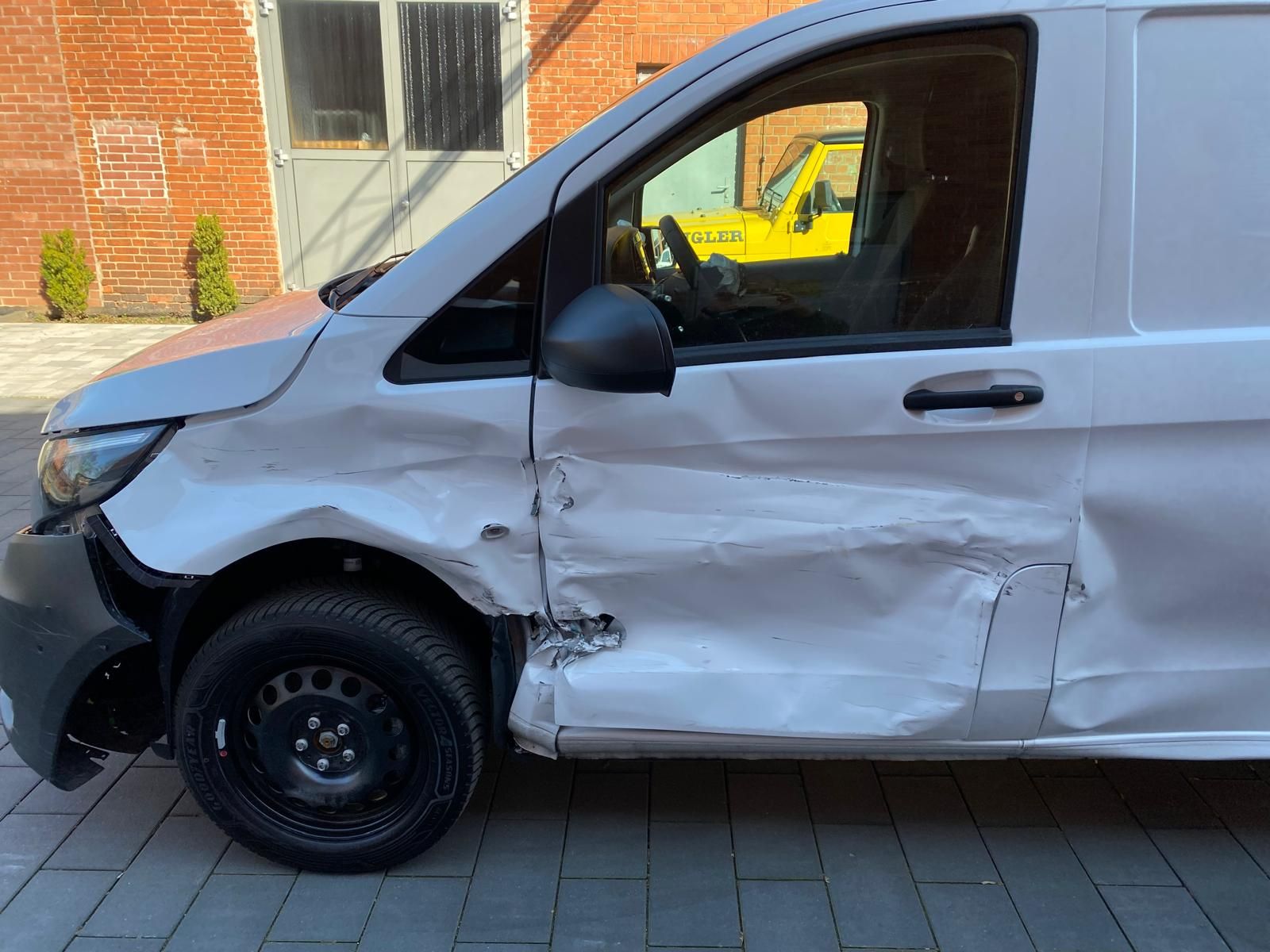 Fahrzeugabbildung Mercedes-Benz Vito 116 d 4x4 PRO Lang/AHK/RFK/Navi/STHZ