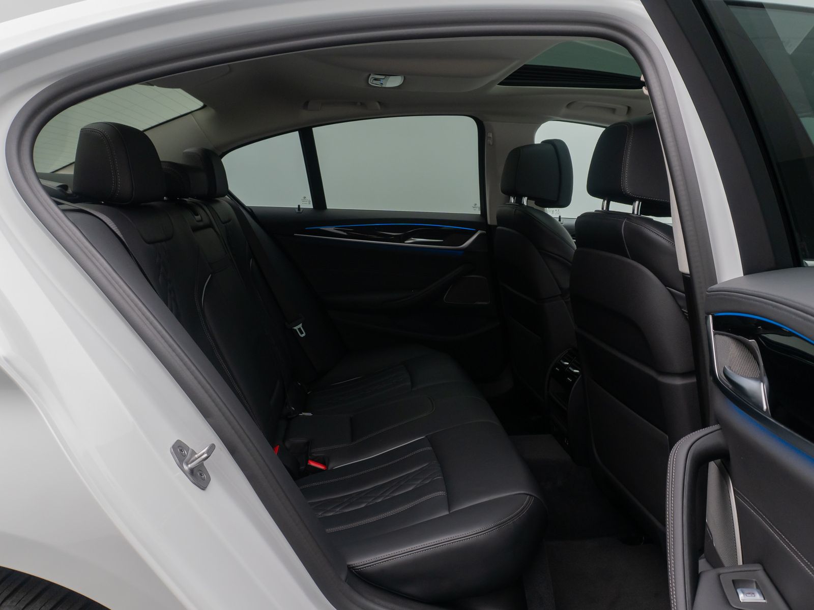 Fahrzeugabbildung BMW 530e xD Luxury Line ACC Kamera DAB H/K HUD Sport