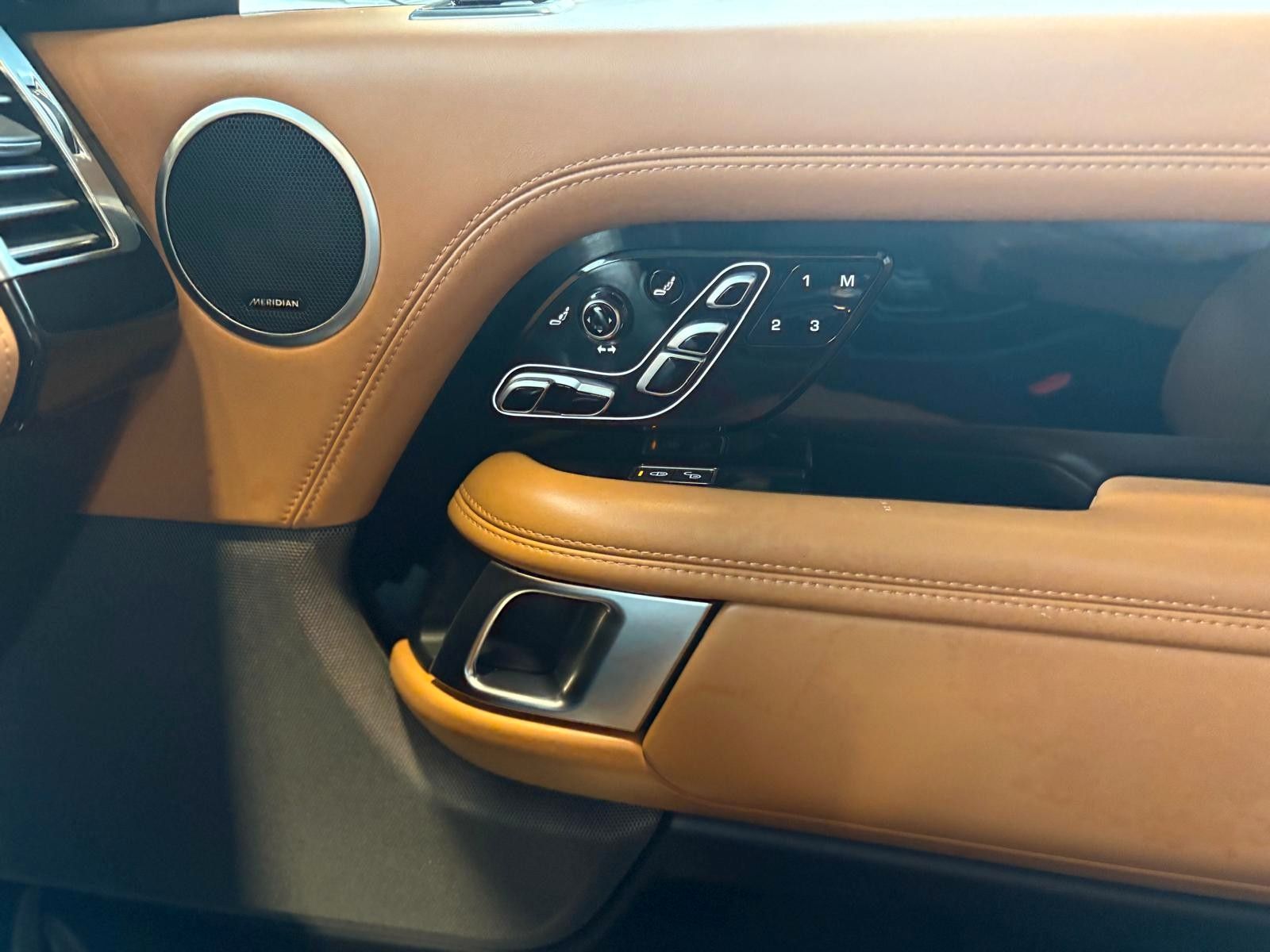 Fahrzeugabbildung Land Rover Range Rover 3.0 Liter SDV6 Autobiography