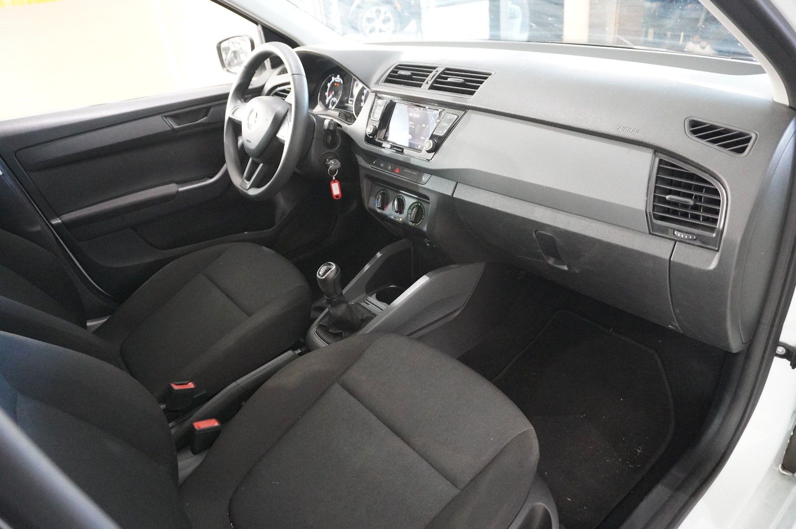 Fahrzeugabbildung SKODA Fabia 1.0 TSI COMBI COOL PLUS LED/SHZ/PDC/DAB+