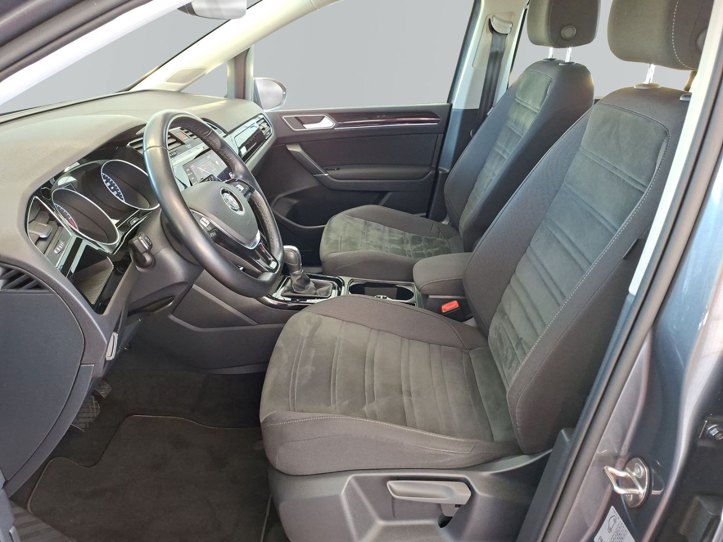 Touran 2.0 TDI DSG Highline *AHK*KEYLESS*NAVI*KA