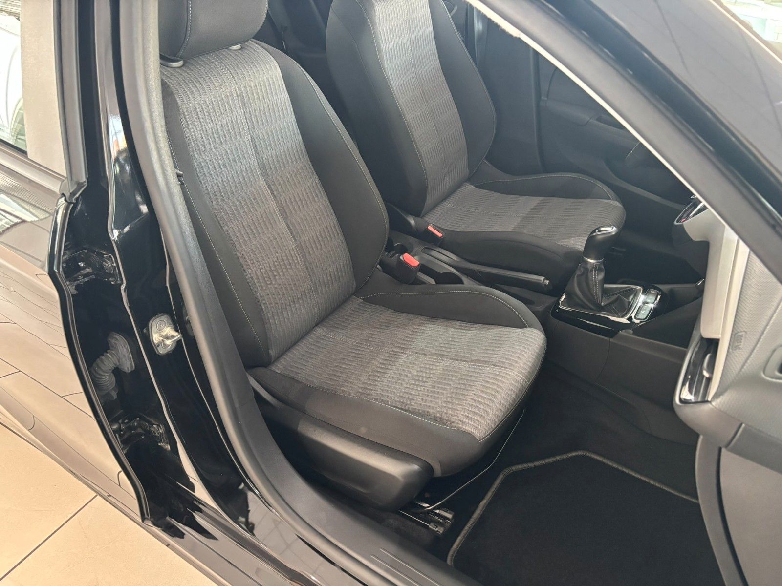 Fahrzeugabbildung Opel Corsa F 1.2 EDITION NAVI/TEMP/PDC/SPORT/DAB+
