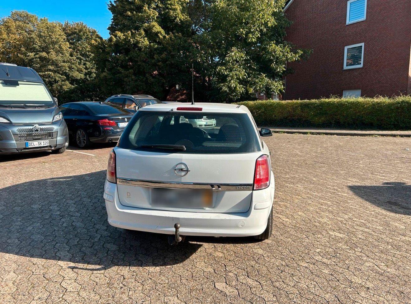 Opel Astra 2010 — photo 8