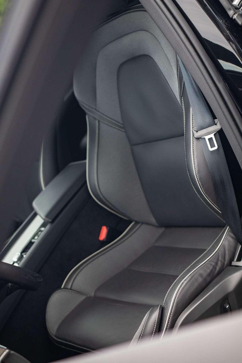 Fahrzeugabbildung Volvo XC60 Plus Black Edition Recharge Plug-In Hybrid