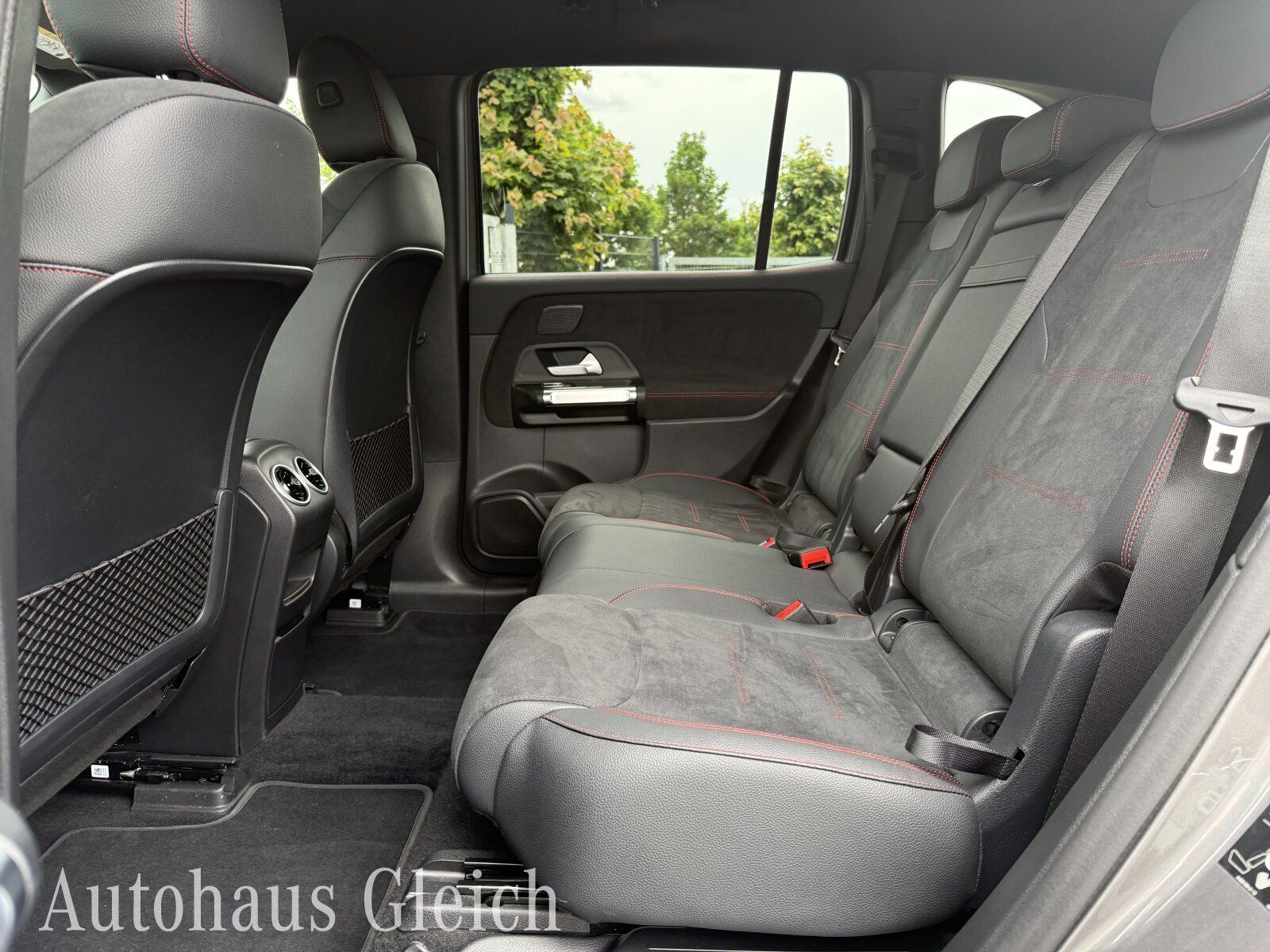 Fahrzeugabbildung Mercedes-Benz EQB 250 + AMG Line Navi/KEYLESS-Go-Paket/Klima
