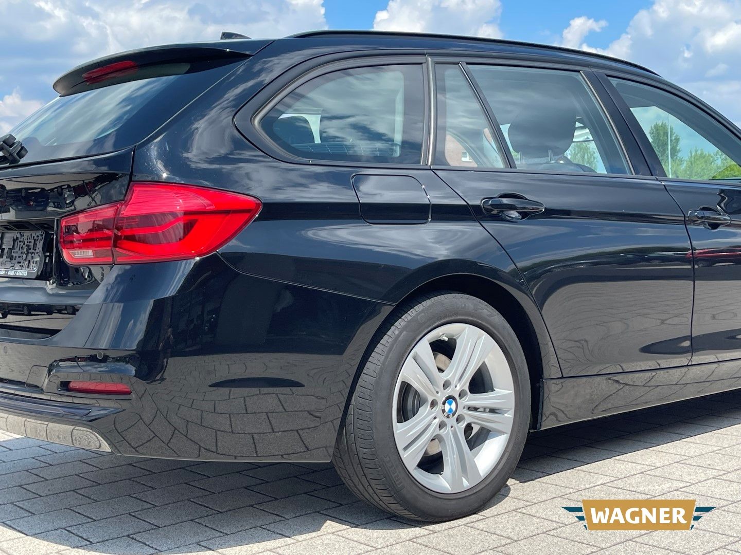 Fahrzeugabbildung BMW 320 d Sport Line Touring Klimaautomatik