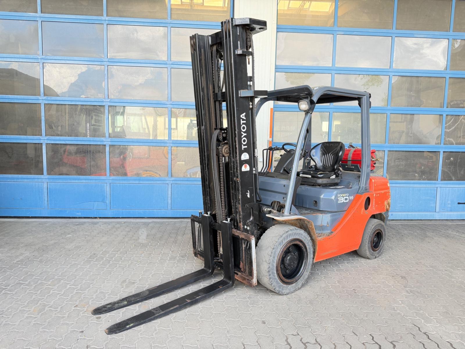Toyota 02-8 FGF30 Treibgas Gabelstapler Triplex 3269STD