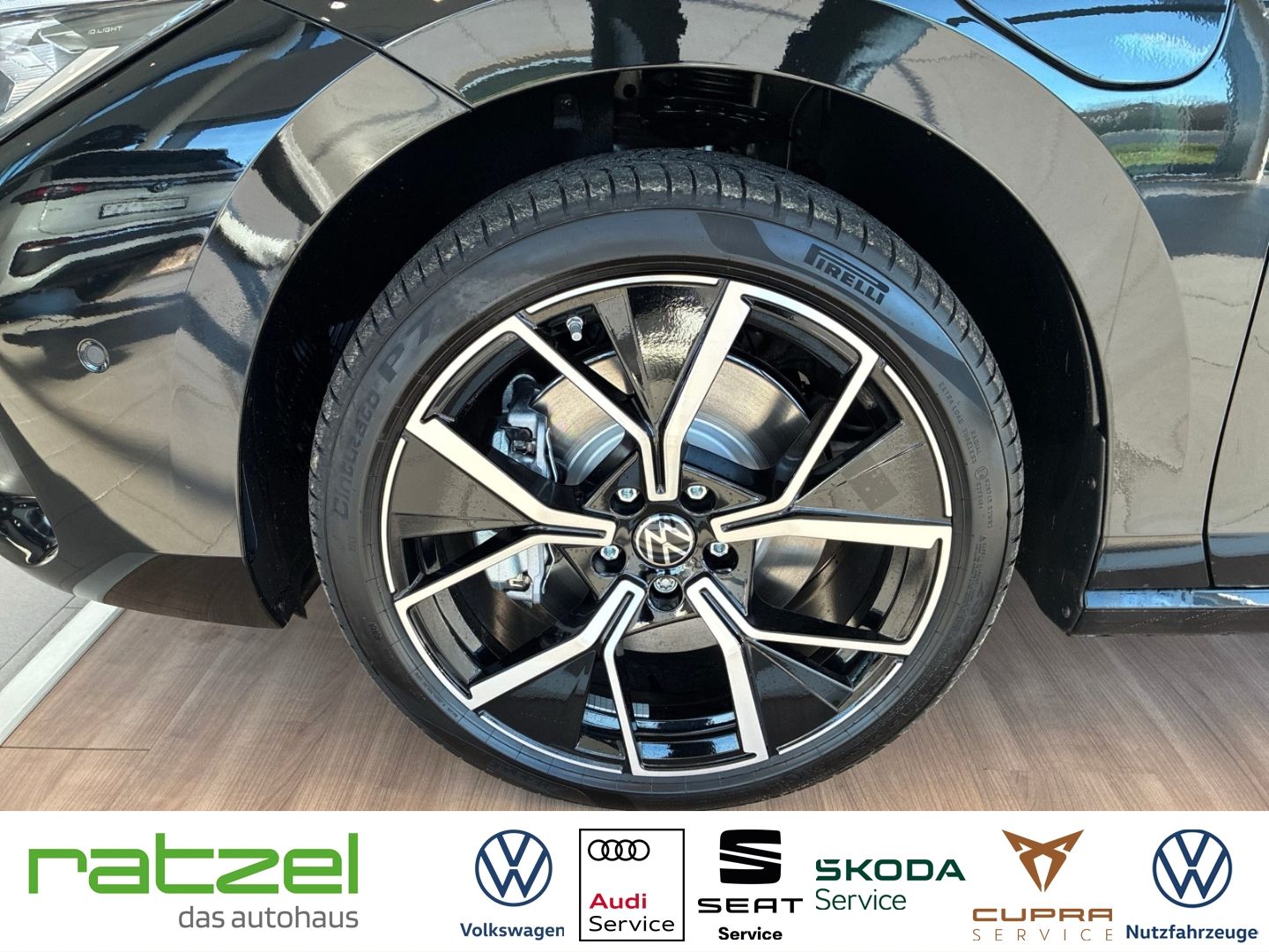 Fahrzeugabbildung Volkswagen Passat ELEGANCE eHybrid PANO+NAVI+LED+8-fach