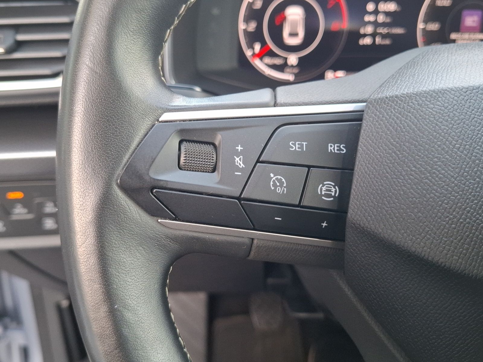 Fahrzeugabbildung SEAT Leon ST TSI Style LED AHK Navi AID GRA SHZ Park-