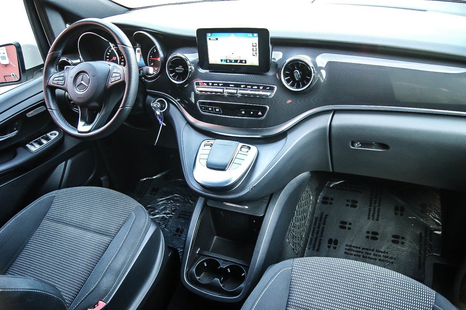 Fahrzeugabbildung Mercedes-Benz V 250 d EDITION AMG MBUX 7-SITZE IQ-LED KAMERA