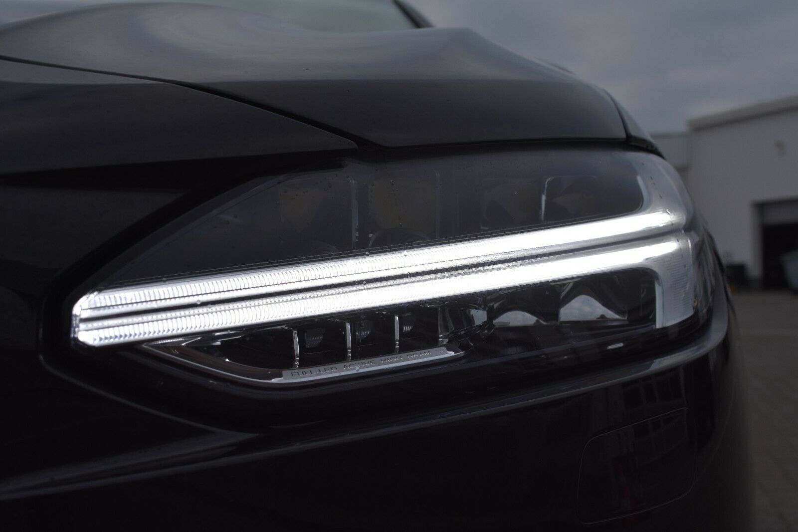 Fahrzeugabbildung Volvo S 90 T5 Lim*Mom*LED*Navi*STHZ*Miete*MIETKAUF