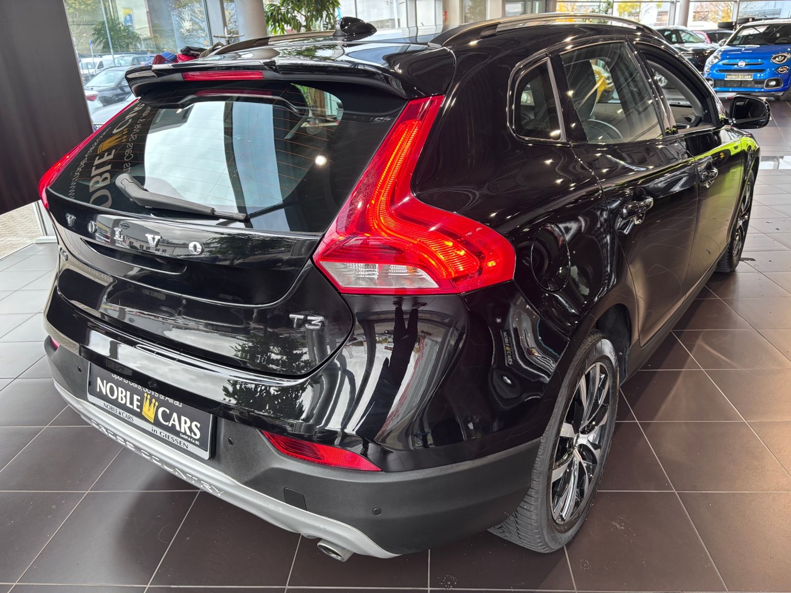 Fahrzeugabbildung Volvo V40 Cross Country Momentum LED NAVI ALU