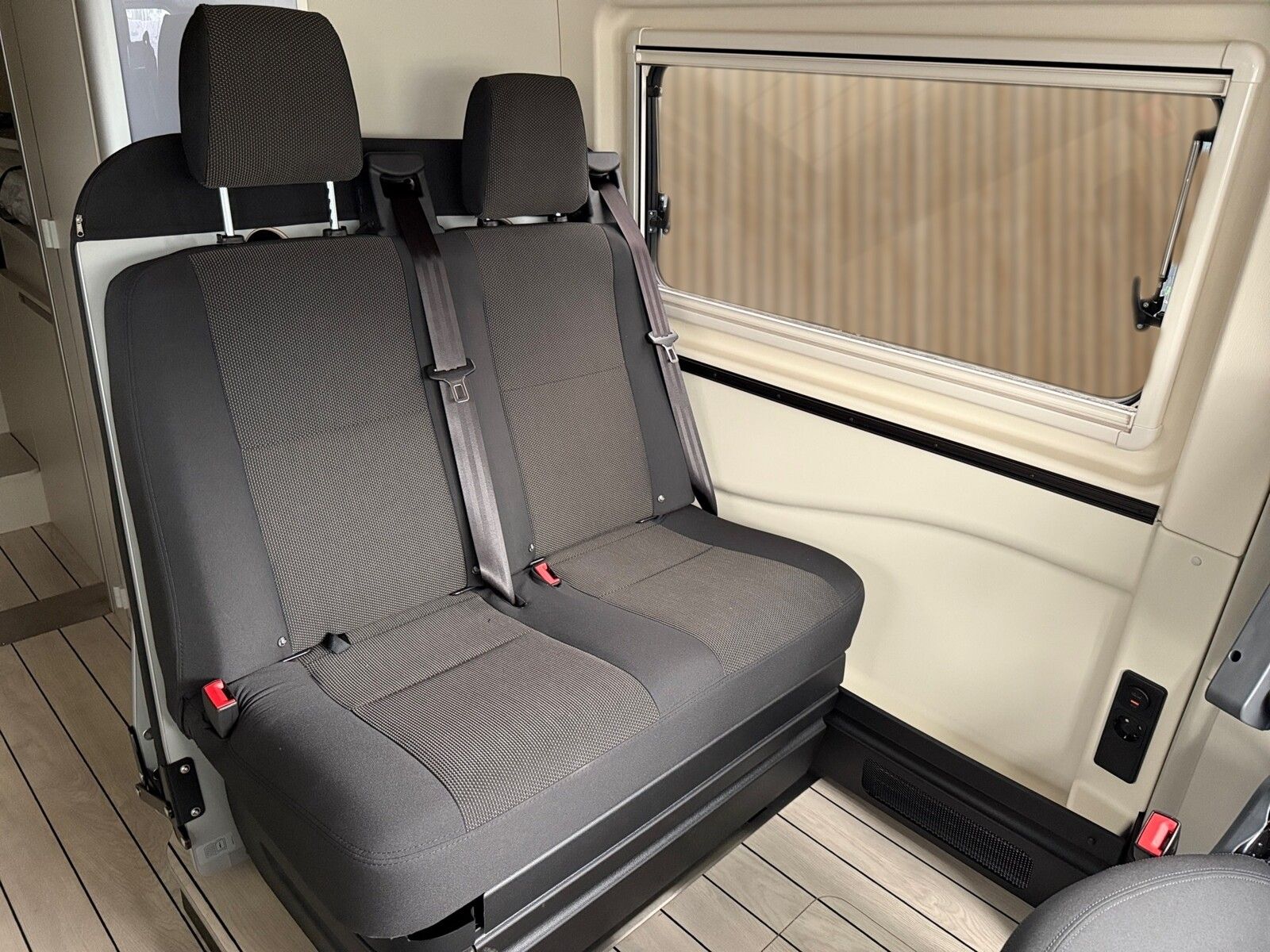 Fahrzeugabbildung Westfalia Columbus 640 E 180 PS Automatik Premium/Navi