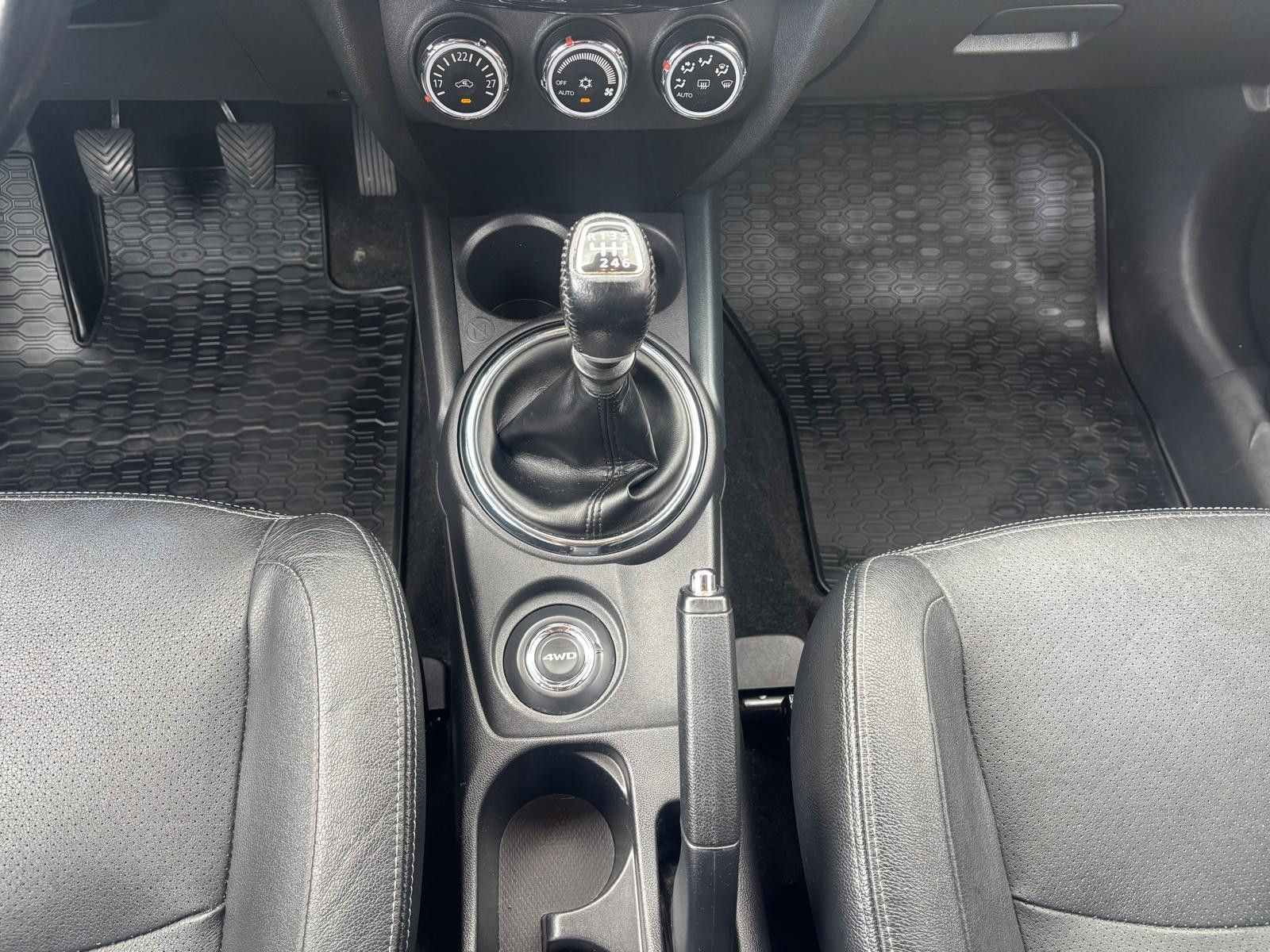 Fahrzeugabbildung Mitsubishi ASX Top 4WD-XENON-AHK-PANO-SHZ-KAMERA-TEMP-KLIMA