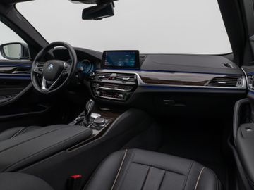 Fahrzeugabbildung BMW 540i Luxury Line HUD ACC LED Kamera 360°