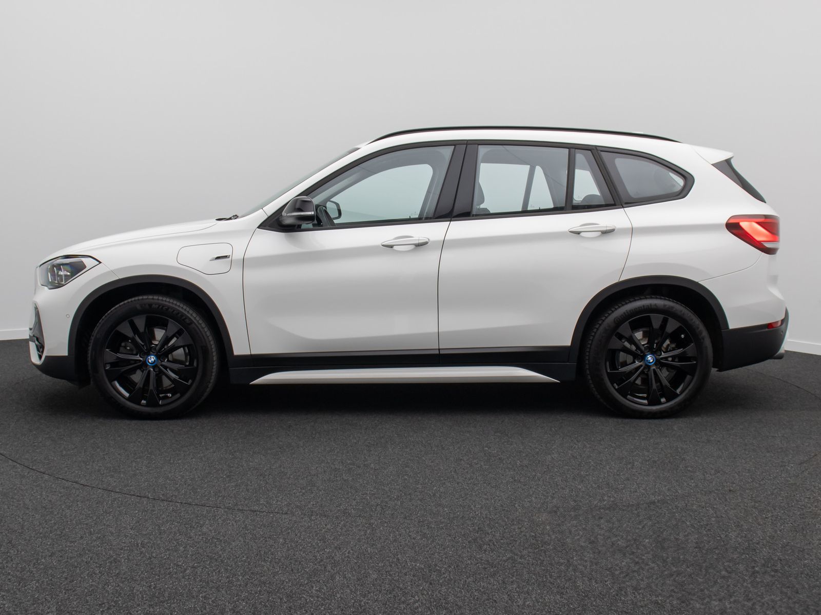 Fahrzeugabbildung BMW X1 xD25e Sport Line Kamera HUD DAB Leder 18Zoll