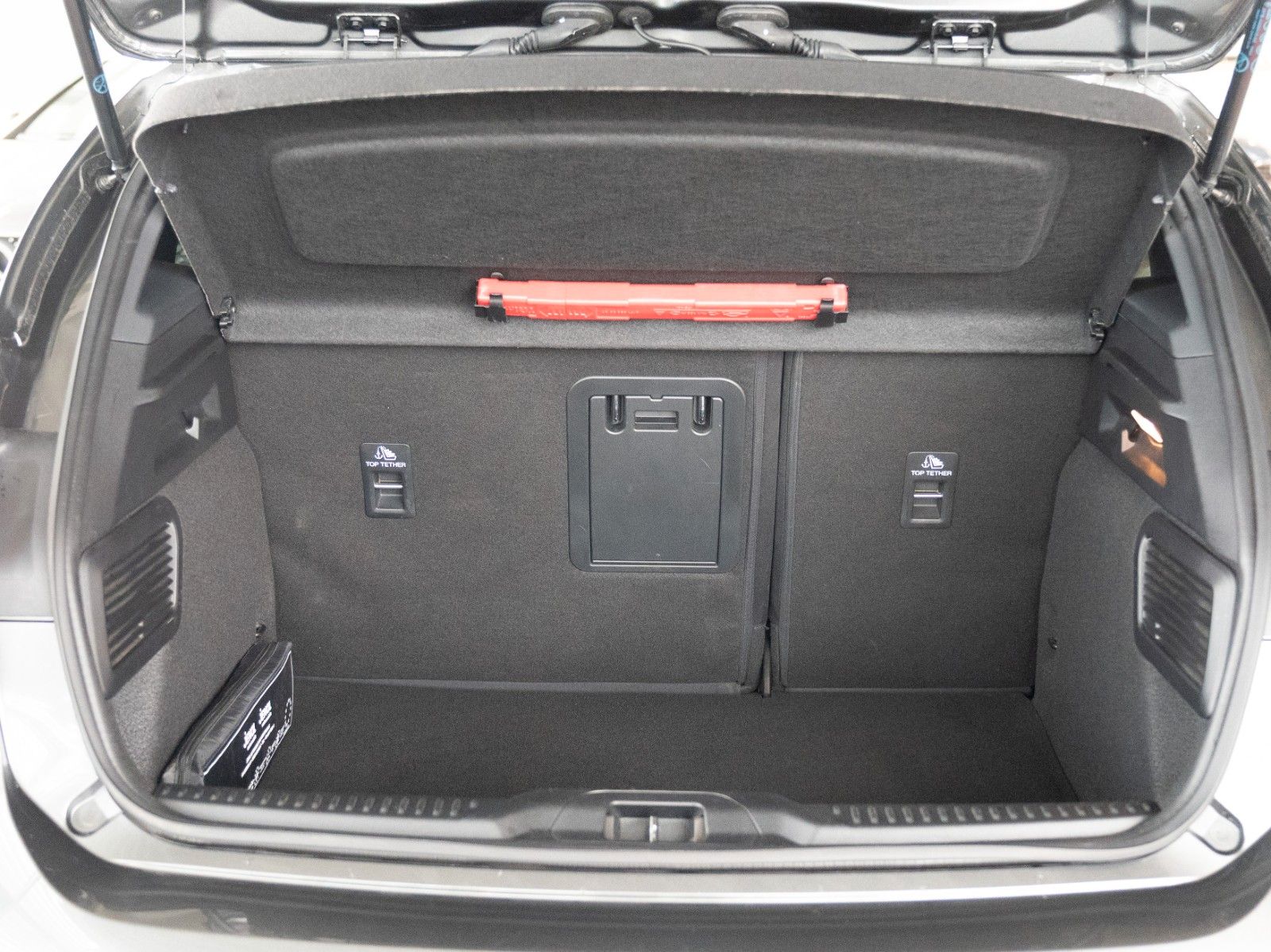 Fahrzeugabbildung Ford Focus Lim. ST-Line X AUTOM./PANO/SITZHZG./KAMERA