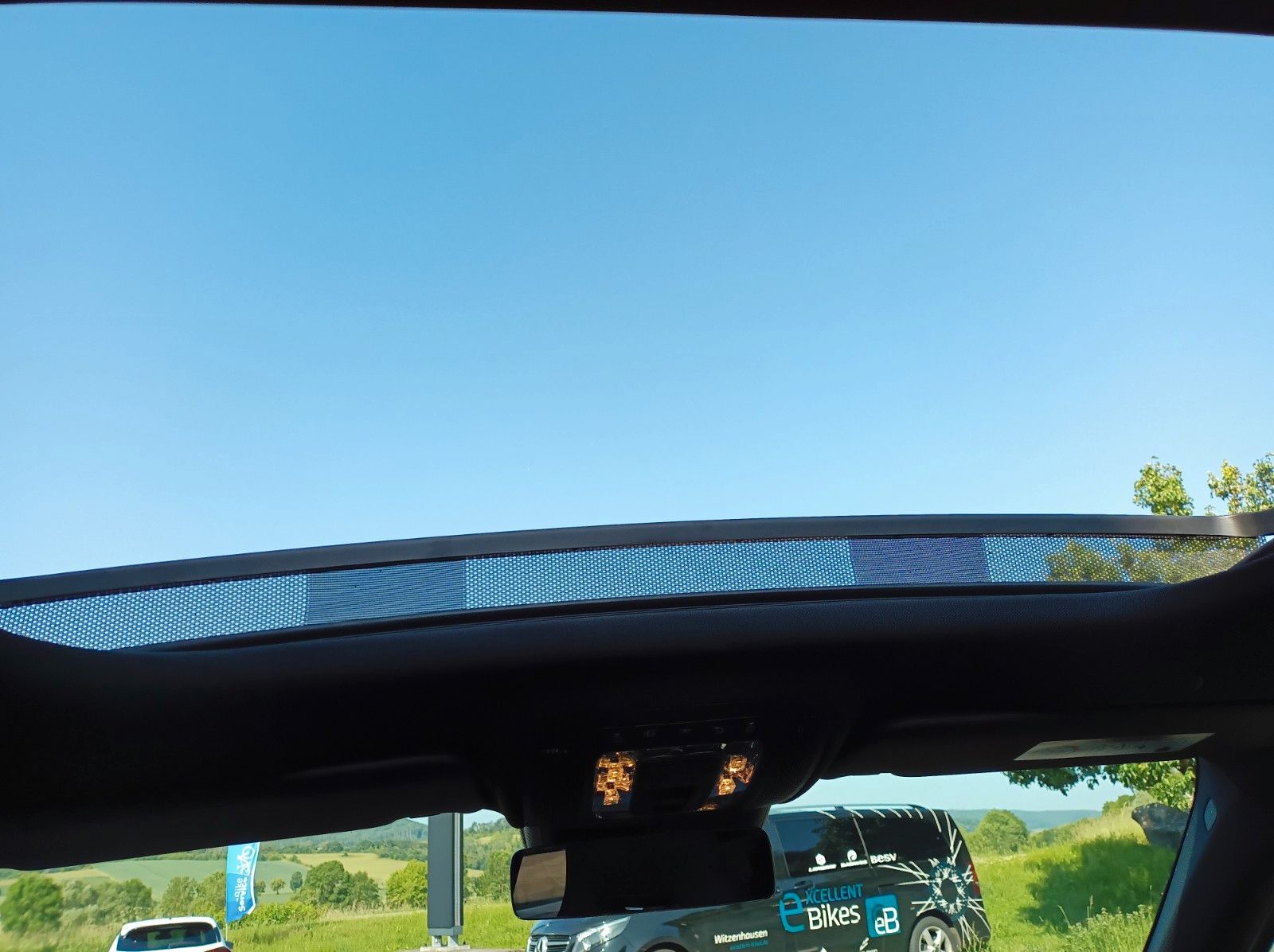 Fahrzeugabbildung Mercedes-Benz A 250 e+AMG LINE+PANO+360*KAMERA+DISTRONIC+SH+++