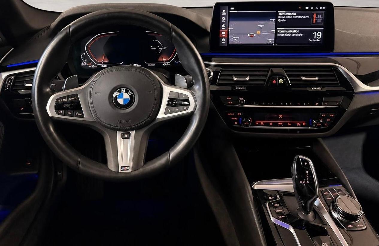 BMW 530d xDrive M-Sport PANO/AHK/LEDER/KEYLESS