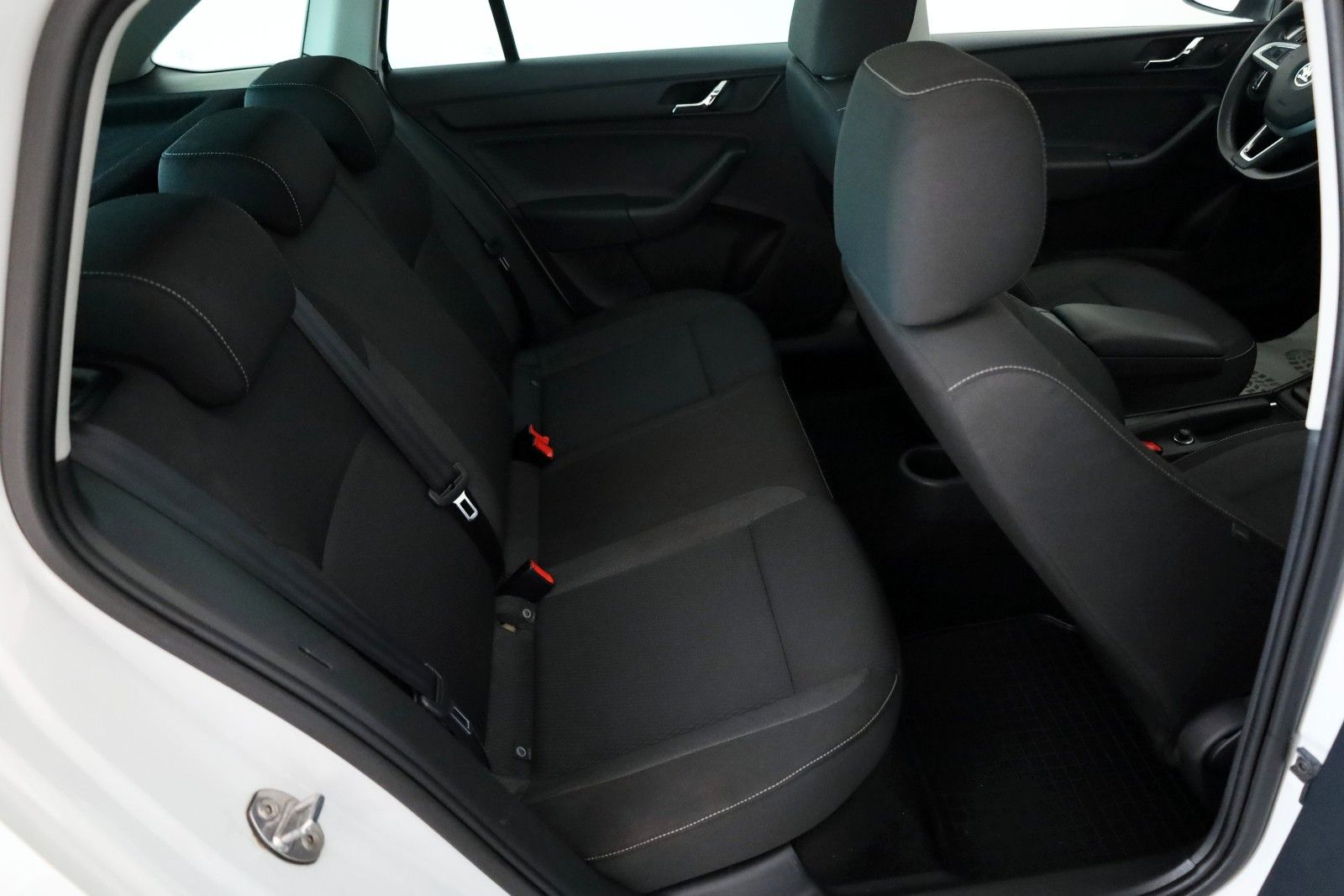 Fahrzeugabbildung SKODA Rapid Spaceback Ambition Navi,Panorama,SH,PDC
