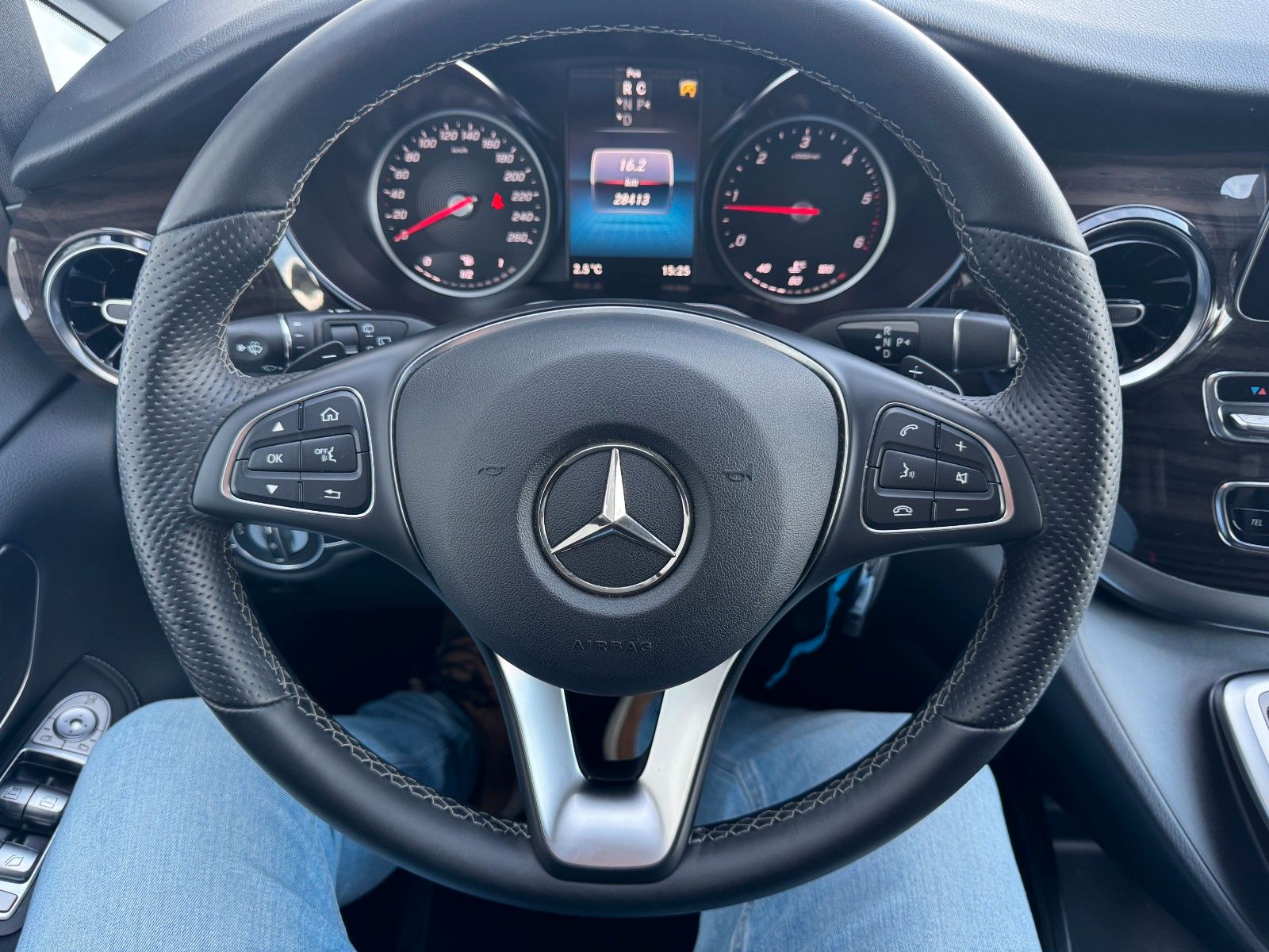 Fahrzeugabbildung Mercedes-Benz V 300 d AVA Extral AIRMATIC Standheiz 360Kamera