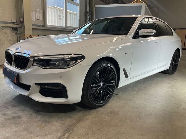 BMW 520d Lim M Sport Glasdach+Kamera+HUD