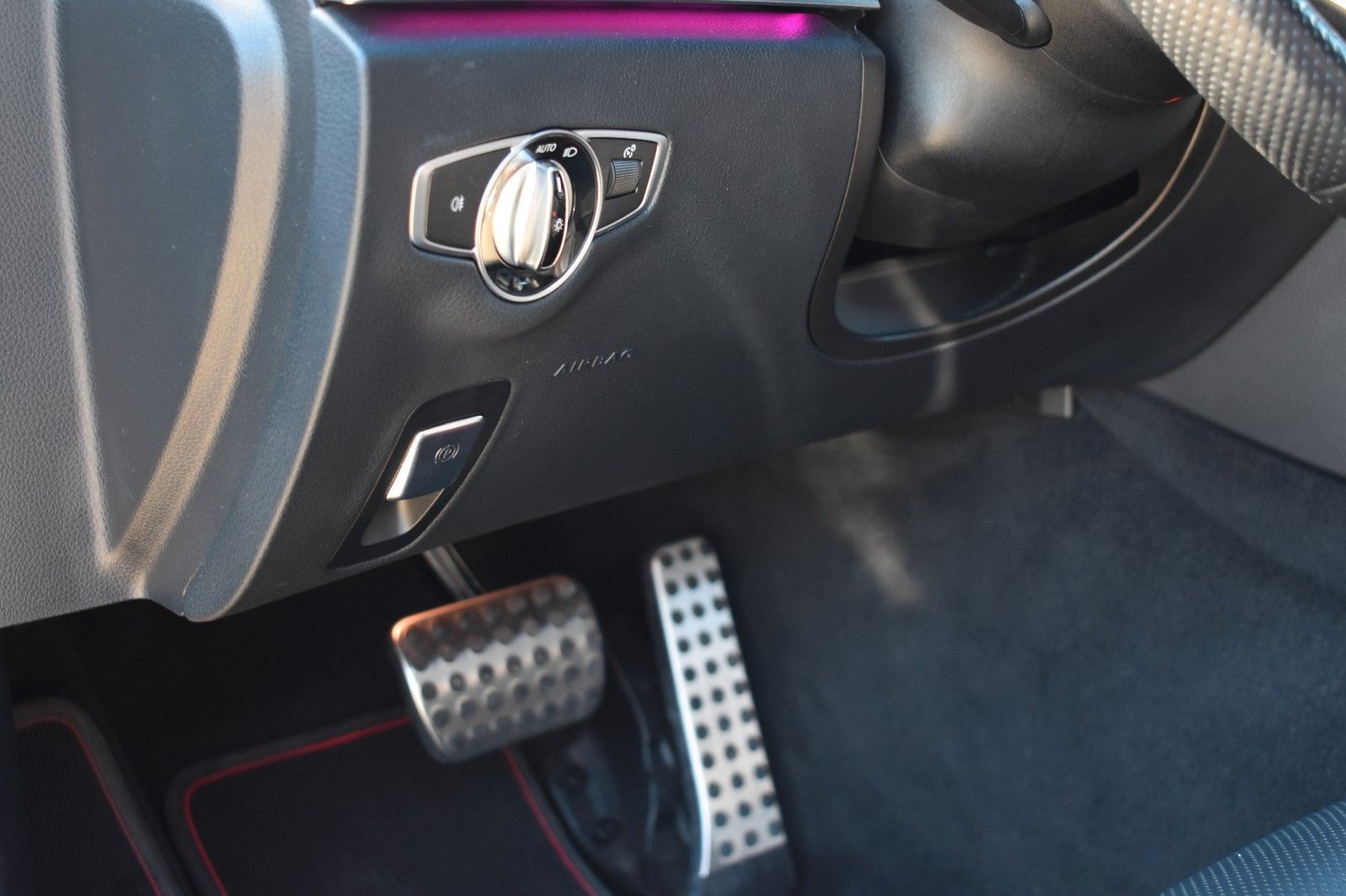 Fahrzeugabbildung Mercedes-Benz E 43 AMG Lim. 4Matic Nightp HUD Multibeam Panora