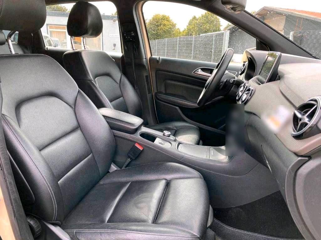 Mercedes-Benz B180 2015 — photo 9